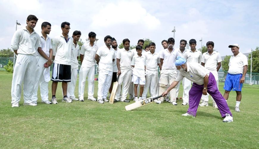 Aas-pass Cricket Academy Kahan hai