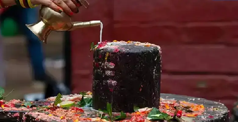 sanivar ko shivling par kase pooja karni chahiye 